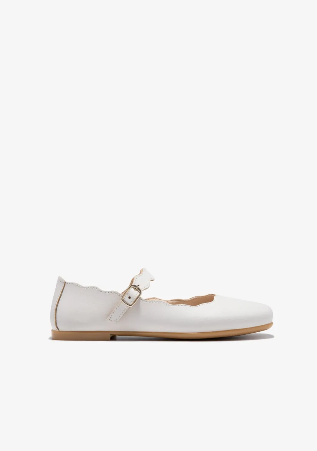 Shop Bailarinas Hebilla Ondas Beige B&W Zapatos|Zapatos De Ceremonia