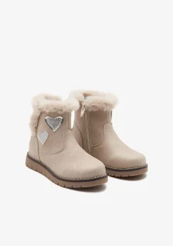 Shop Botas De Felpa Beige Con Corazones Botas|Botas