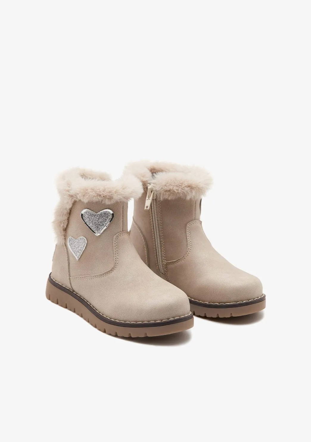 Shop Botas De Felpa Beige Con Corazones Botas|Botas